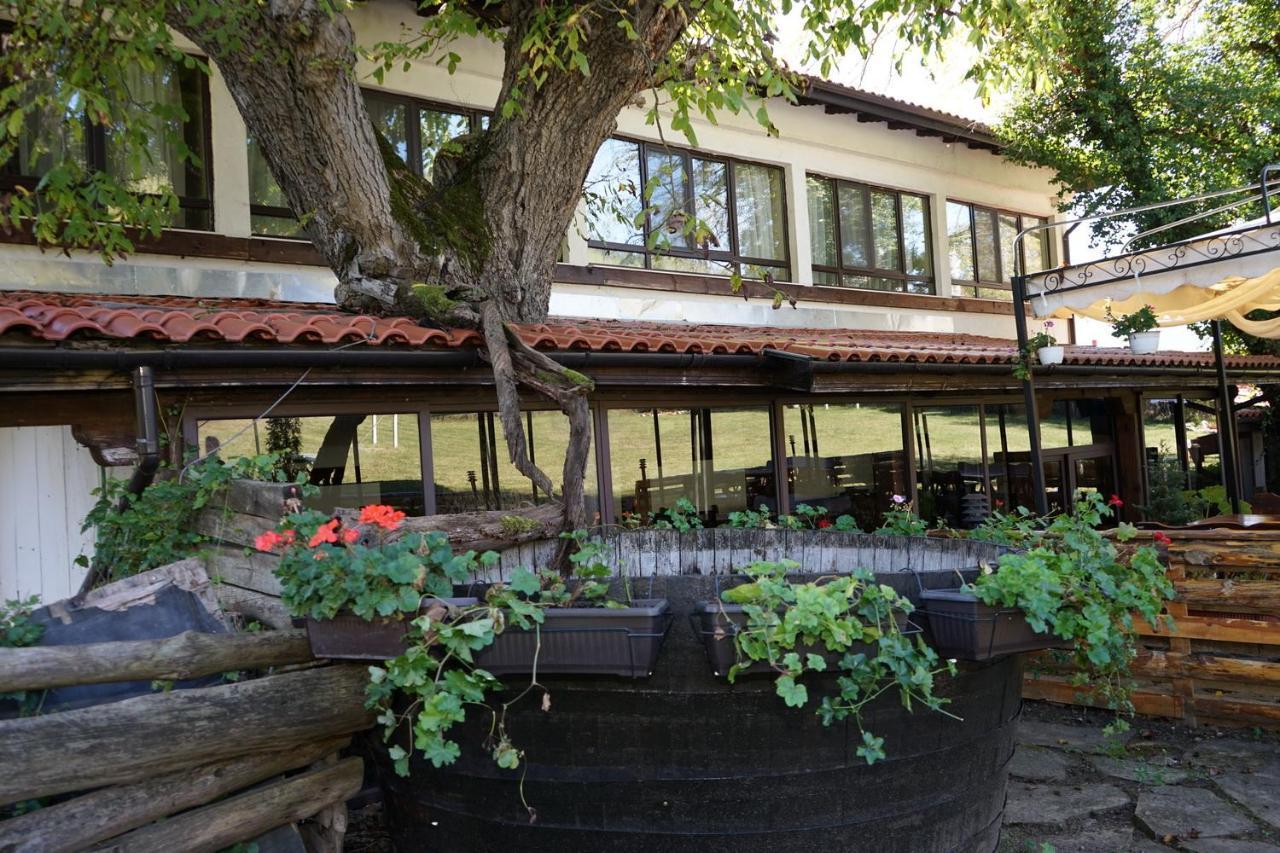 Complex Praveshki Hanove Pravets Bagian luar foto